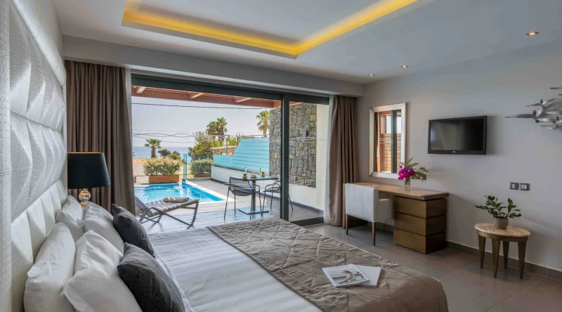 Superior Junior Suite Private Pool & Partial Sea View - Boutique 5 Hotel & Spa