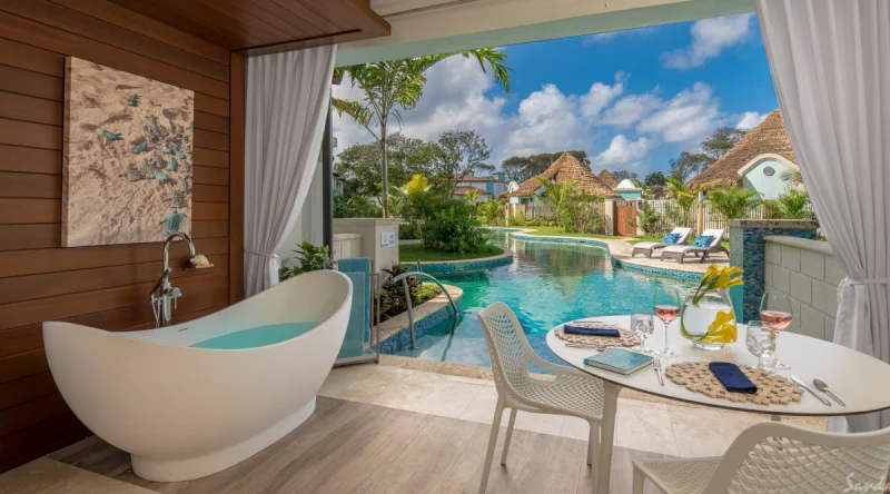 South Seas Swim-up Club Level Ultra Suite with Patio Tranquility Soaking Tub - Sandals Royal Barbados