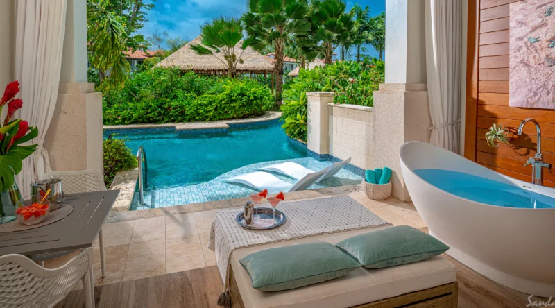 Royal Seaside Swim-up Club Level Ultra Suite with Patio Tranquility Soaking Tub - Sandals Royal Barbados