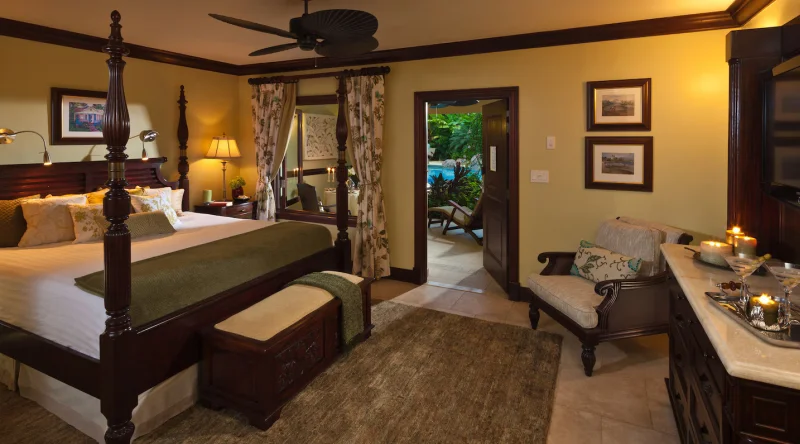 Walkout Swim up Crystal Lagoon Honeymoon Butler Suite - Sandals Royal Caribbean