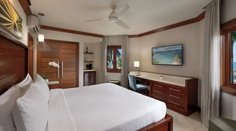 Longshore Oceanview Luxury Room - Sandals Negril