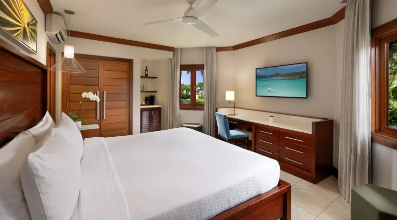 Longshore Oceanview Luxury Walkout Room - Sandals Negril